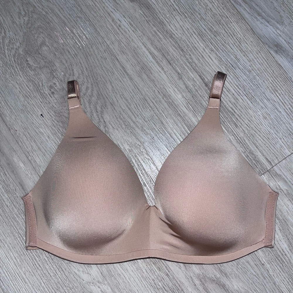 Soma Vanishing 360 Wireless Bra Size 34B